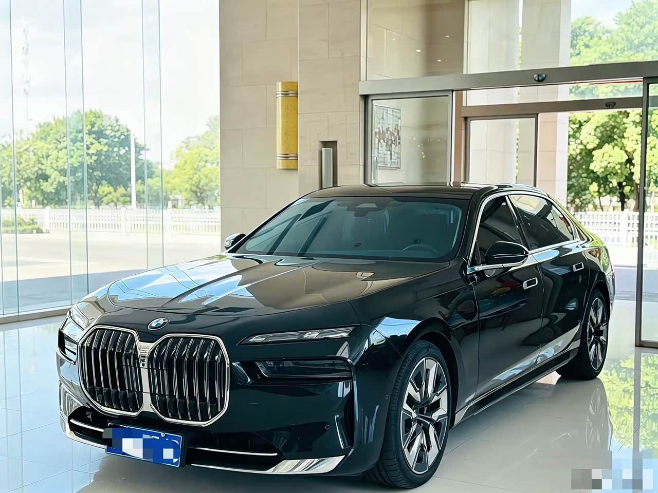 7 Series 2023 740Li Leading Luxury