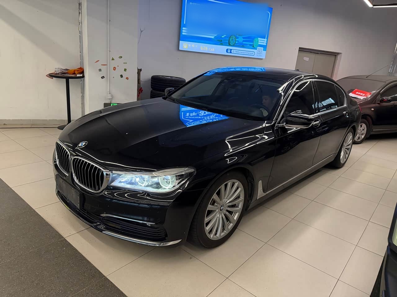 7 Series 2016 740Li Leading