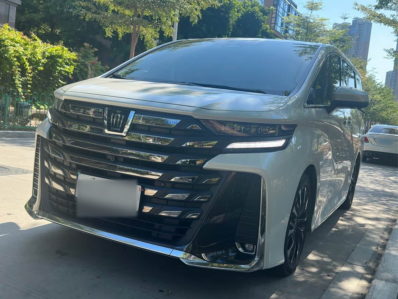 2024 Crown Hybrid 2.5L Supreme