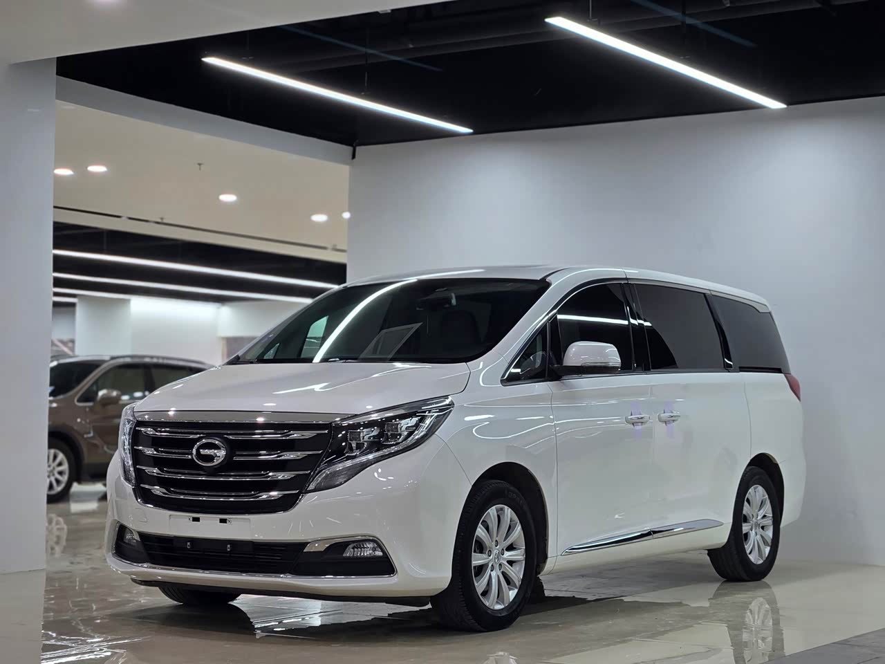 M8 2018 320T Premium