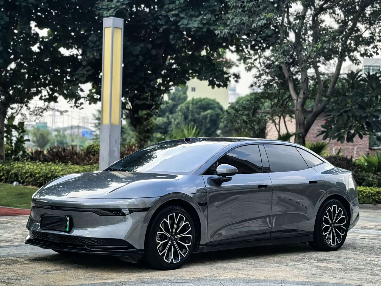 007 2024 RWD ADAS 75kWh