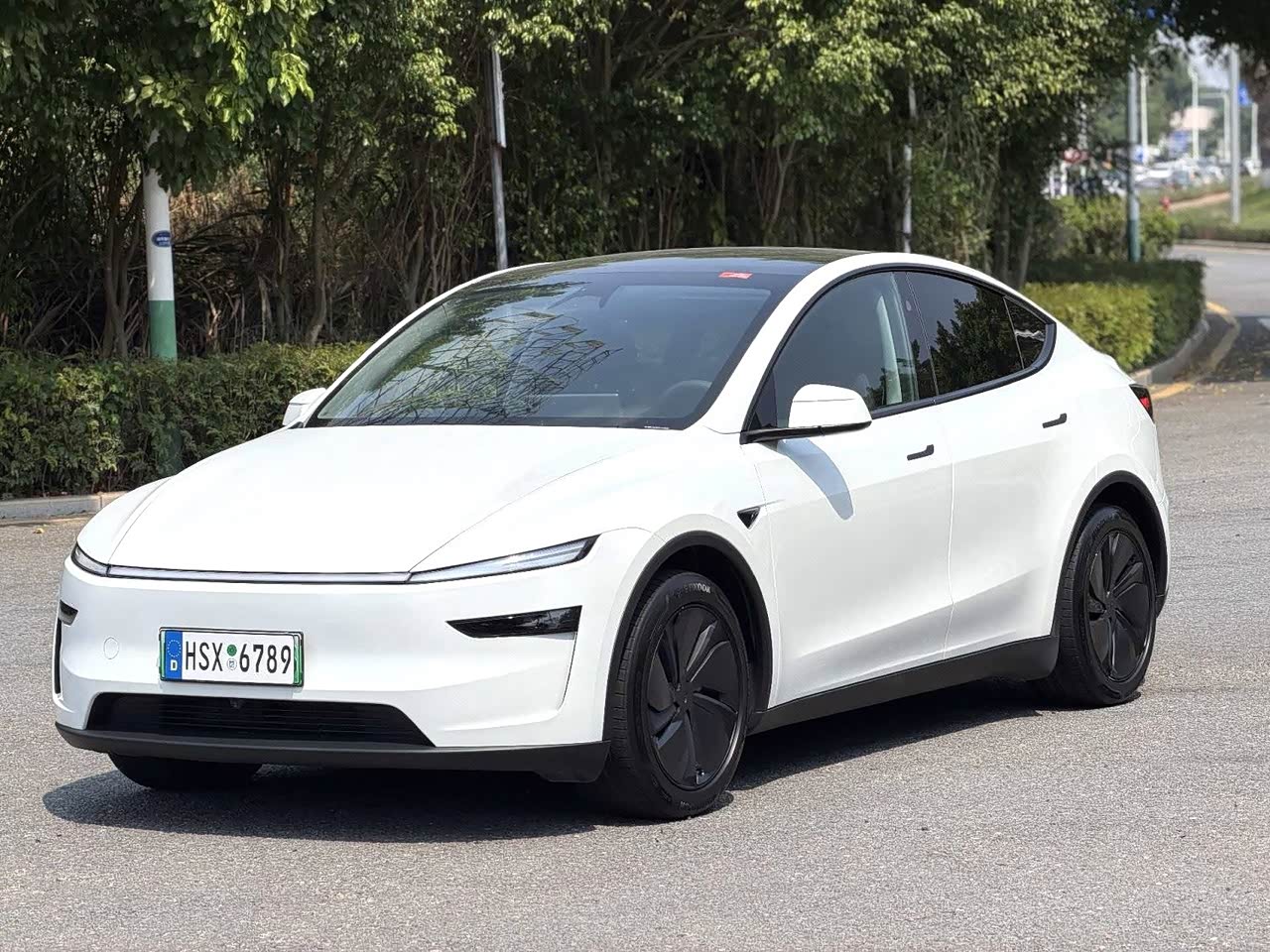 Model Y 2025 Long Range AWD Launch Edition