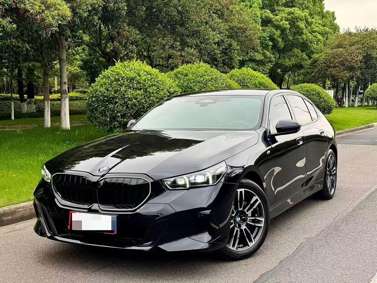 5 Series 2025 530Li Leading M Sport Package