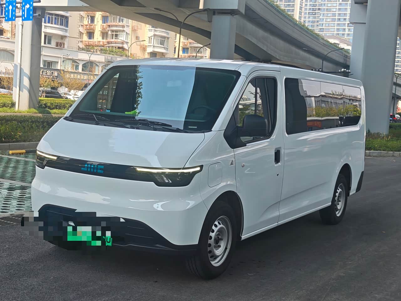 E 2025 53.58kwh Medium Wheelbase