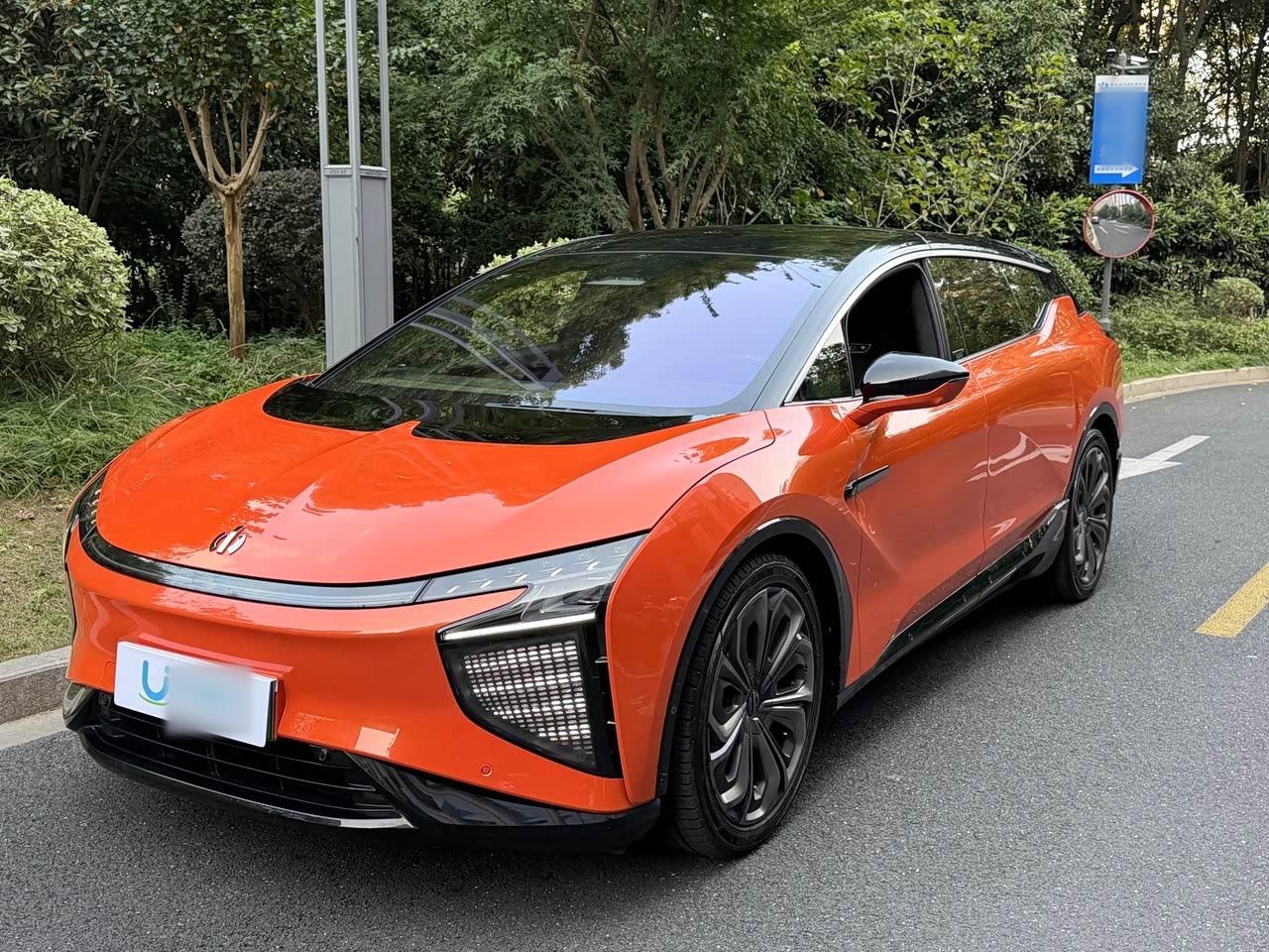 HiPhi X 2021 Flagship 6-Seater