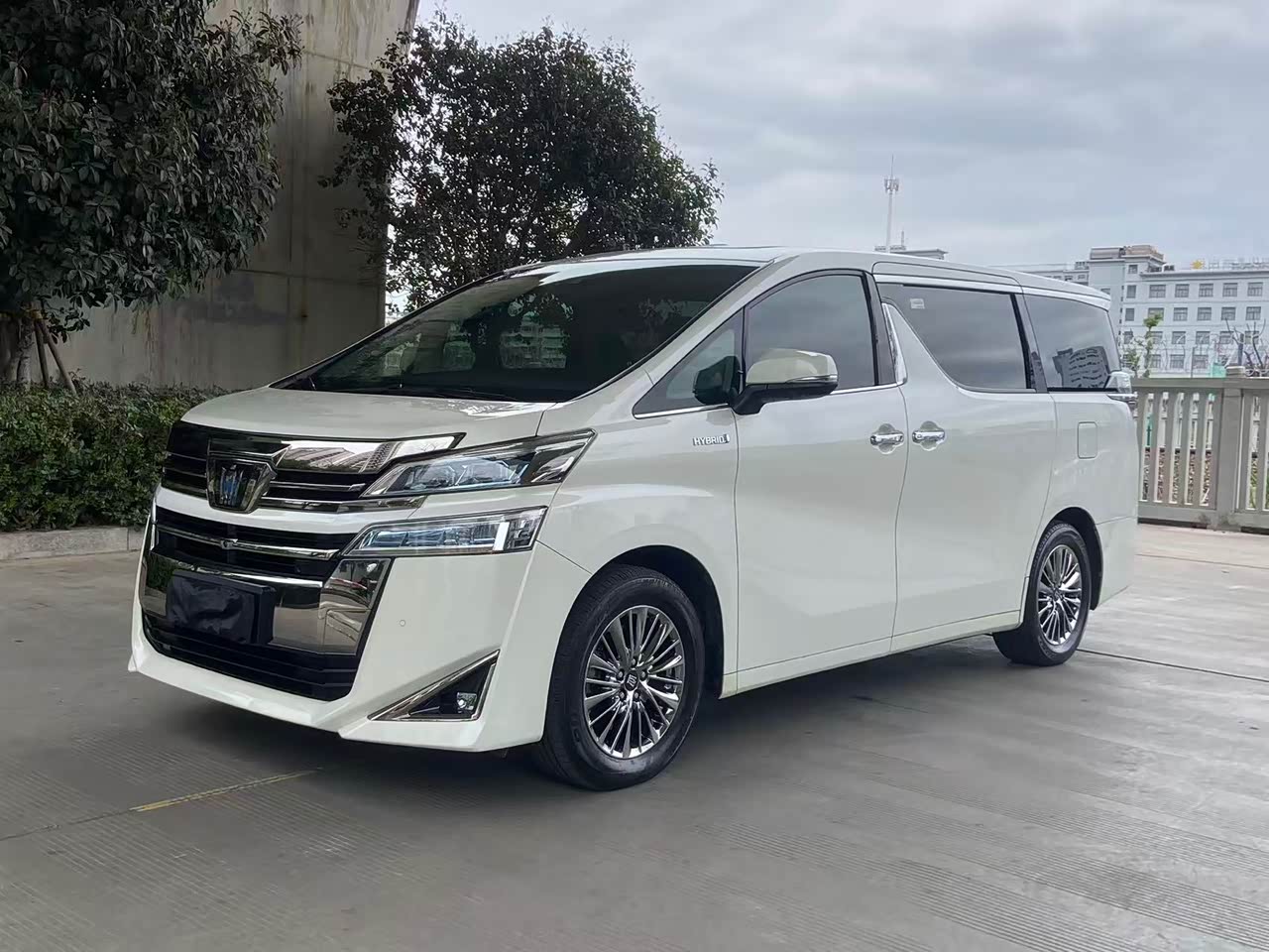 2021 Crown Hybrid 2.5L HV Luxury