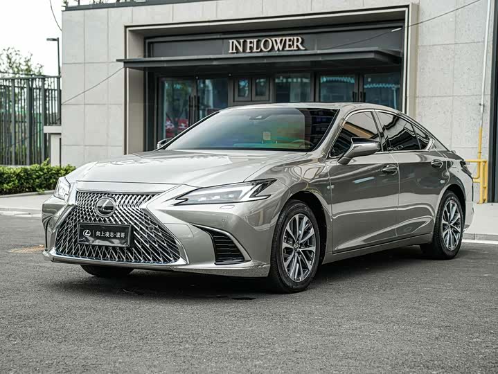 ES 2025 300h Exclusive