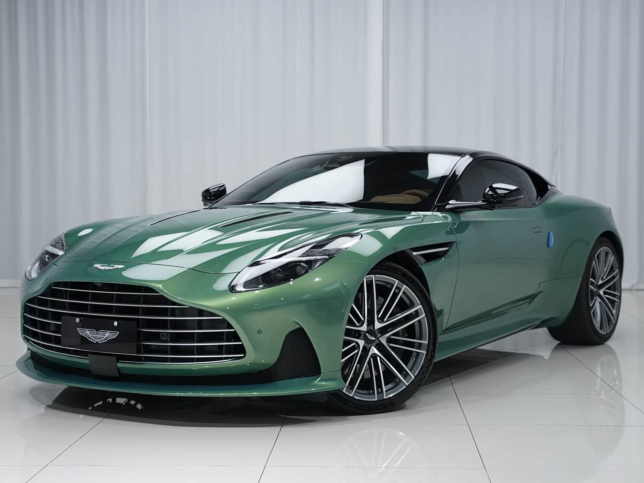 DB12 2025 4.0T V8 Coupe