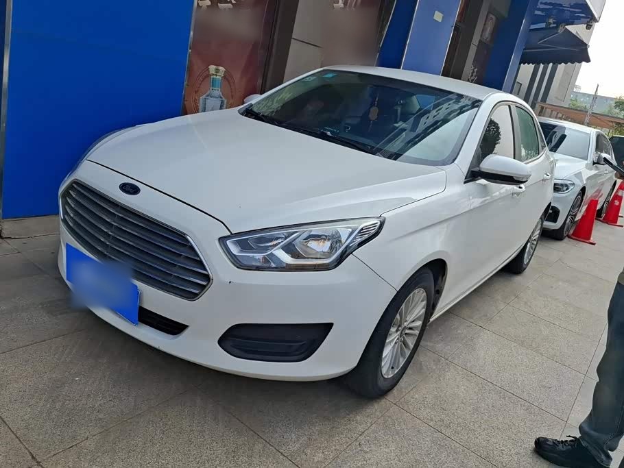 Escort 2017 1.5L AT Comfort
