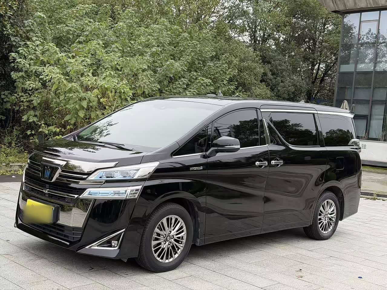 2021 Crown Hybrid 2.5L HV Luxury