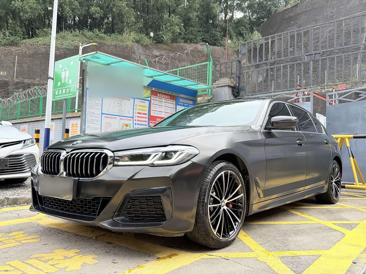 5 Series 2022 530Li Leading M Sport Package