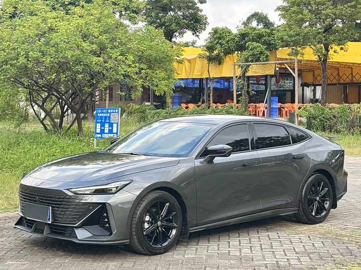UNI-V 2022 1.5T Premium