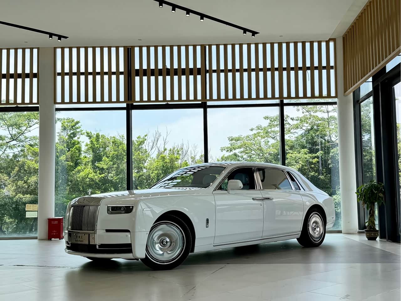 Phantom 2024 Long Wheelbase II