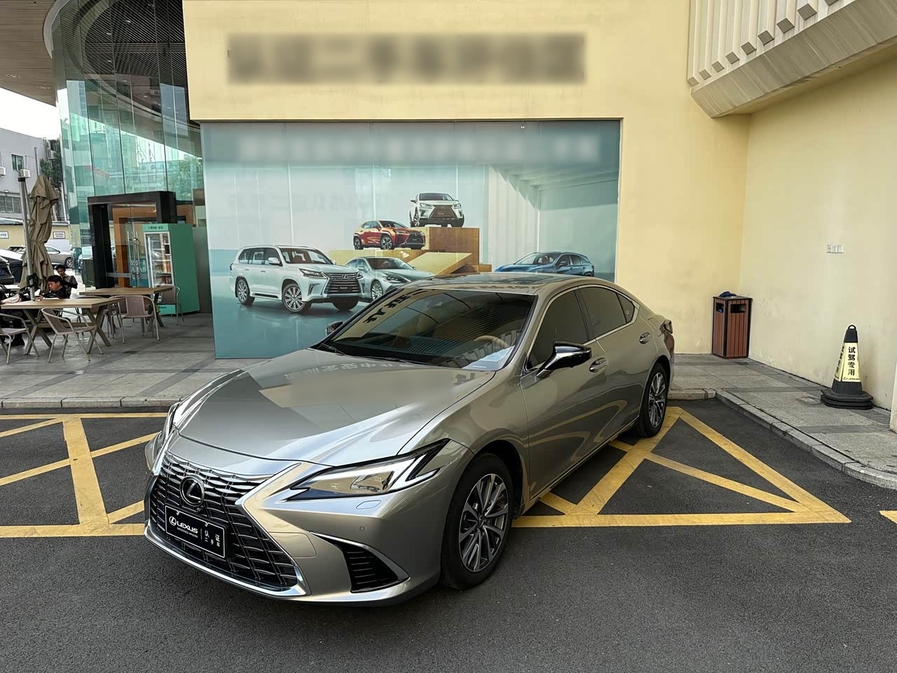 ES 2025 200 Exclusive