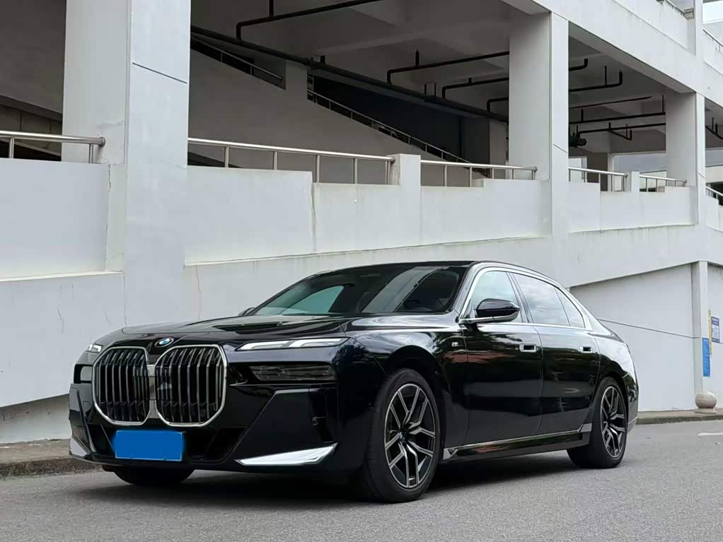 7 Series 2023 735Li M Sport Package