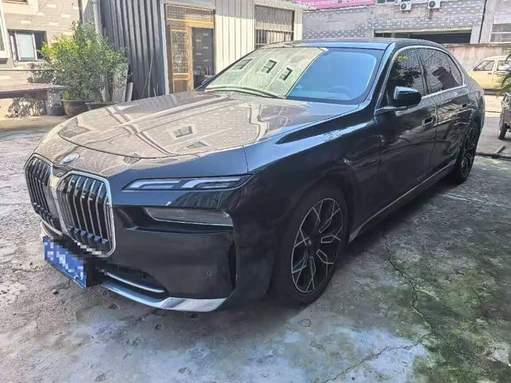 7 Series 2023 735Li Luxury
