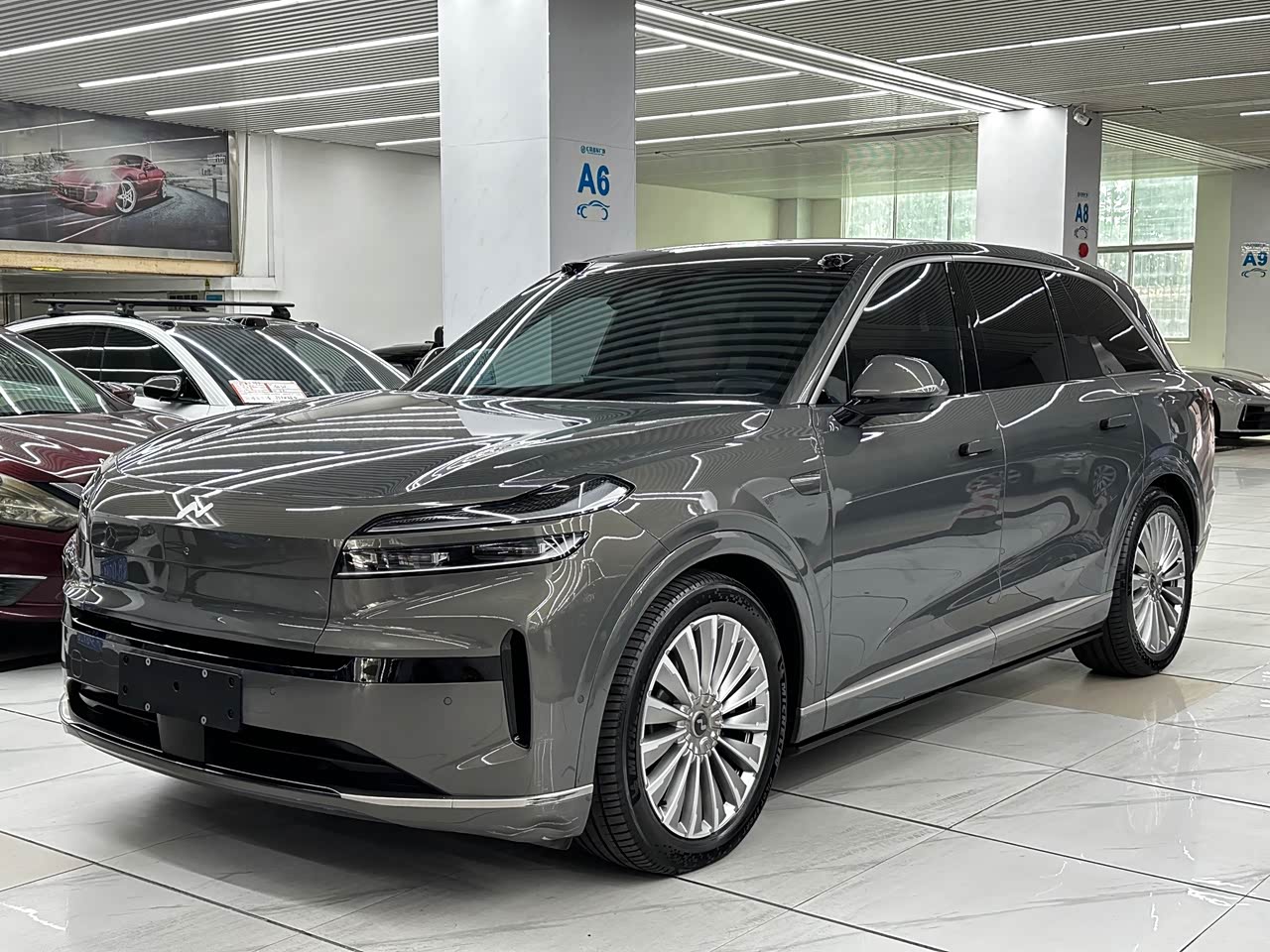 L90 2025 Ultra 6-Seater