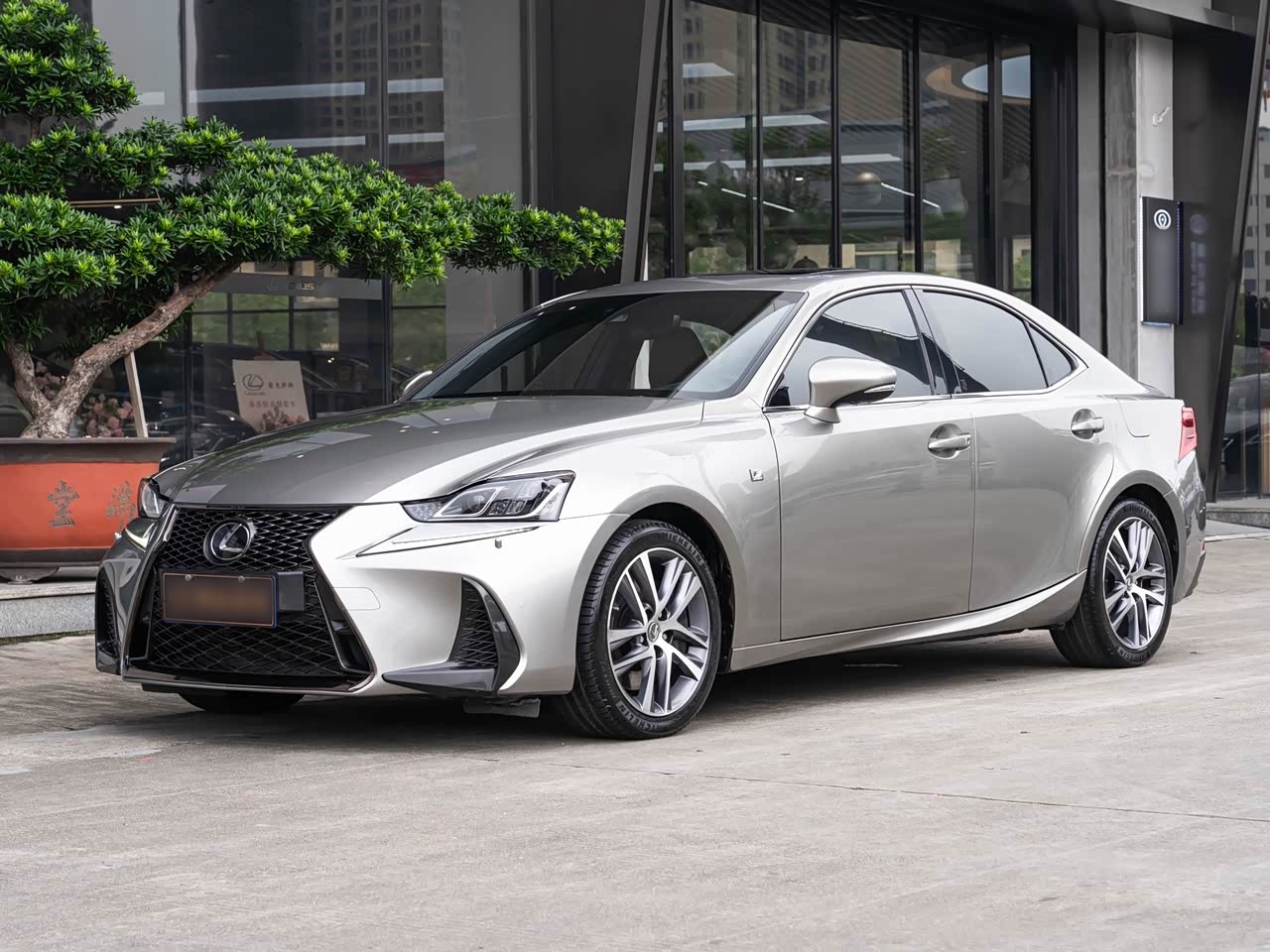 IS 2017 300 F SPORT