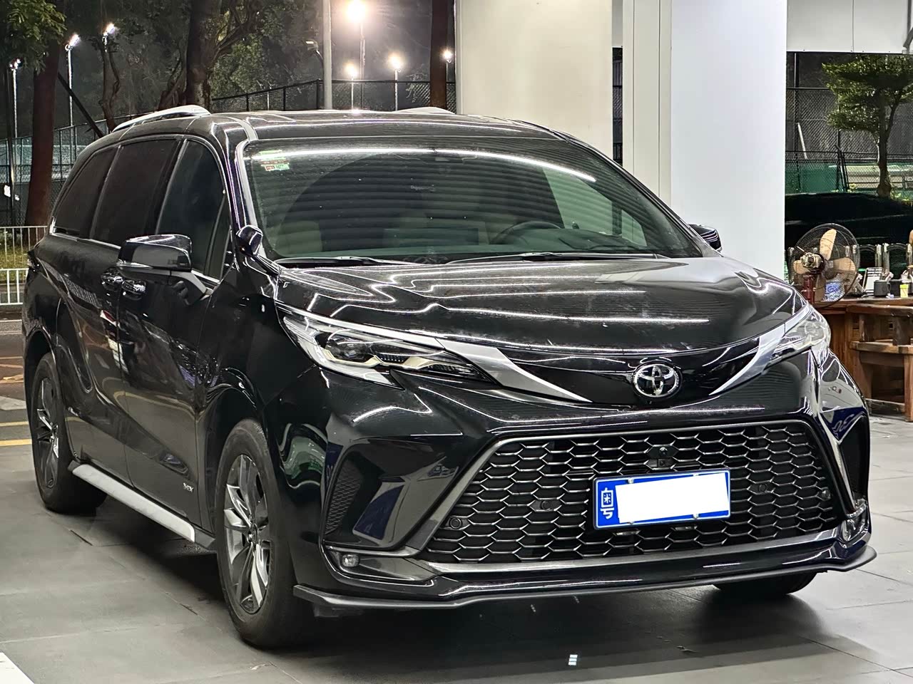 Granvia 2024 2.5L Hybrid Premium PLUS AWD