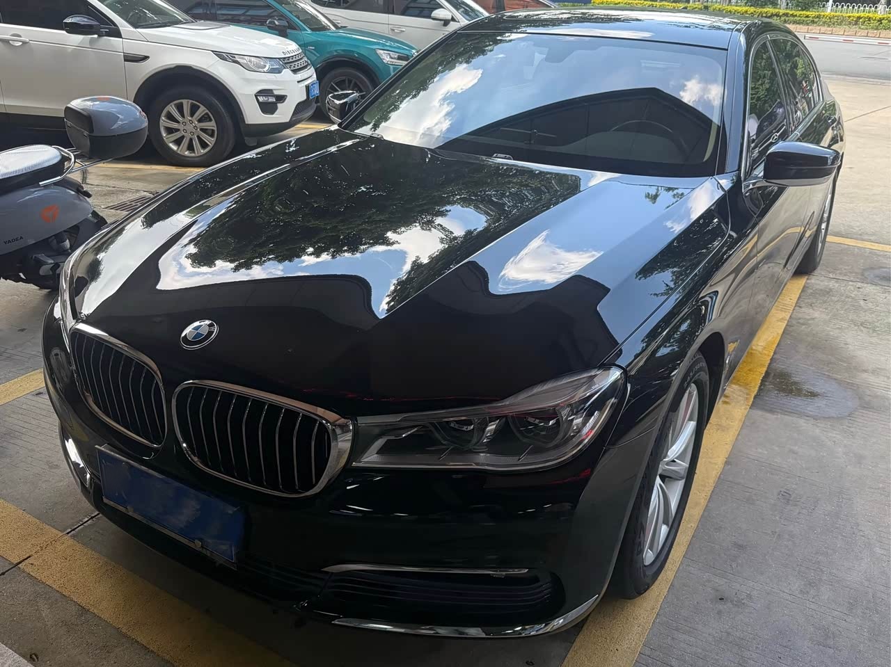 7 Series 2016 730Li Leading