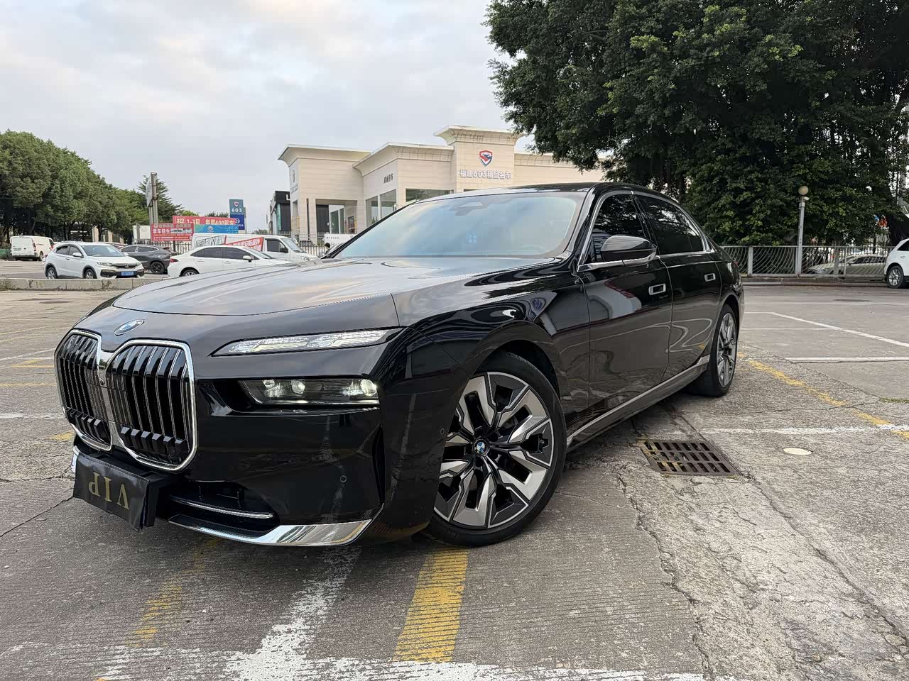 7 Series 2023 740Li Leading Luxury