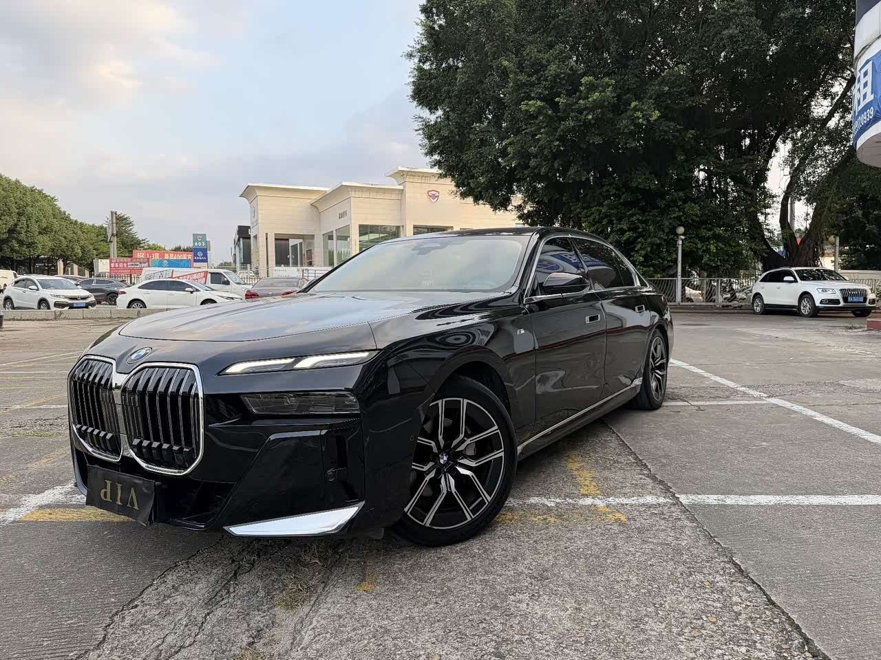 7 Series 2023 735Li M Sport Package