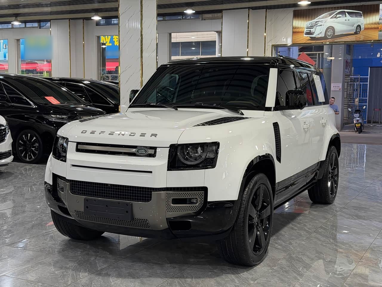Defender 2025 110 3.0T P400 X-Dynamic HSE