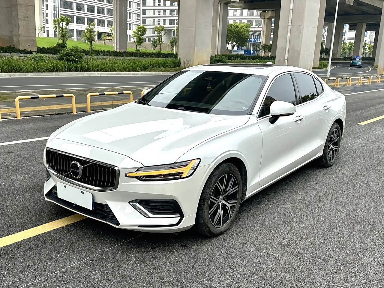 S60 2023 B4 Luxury