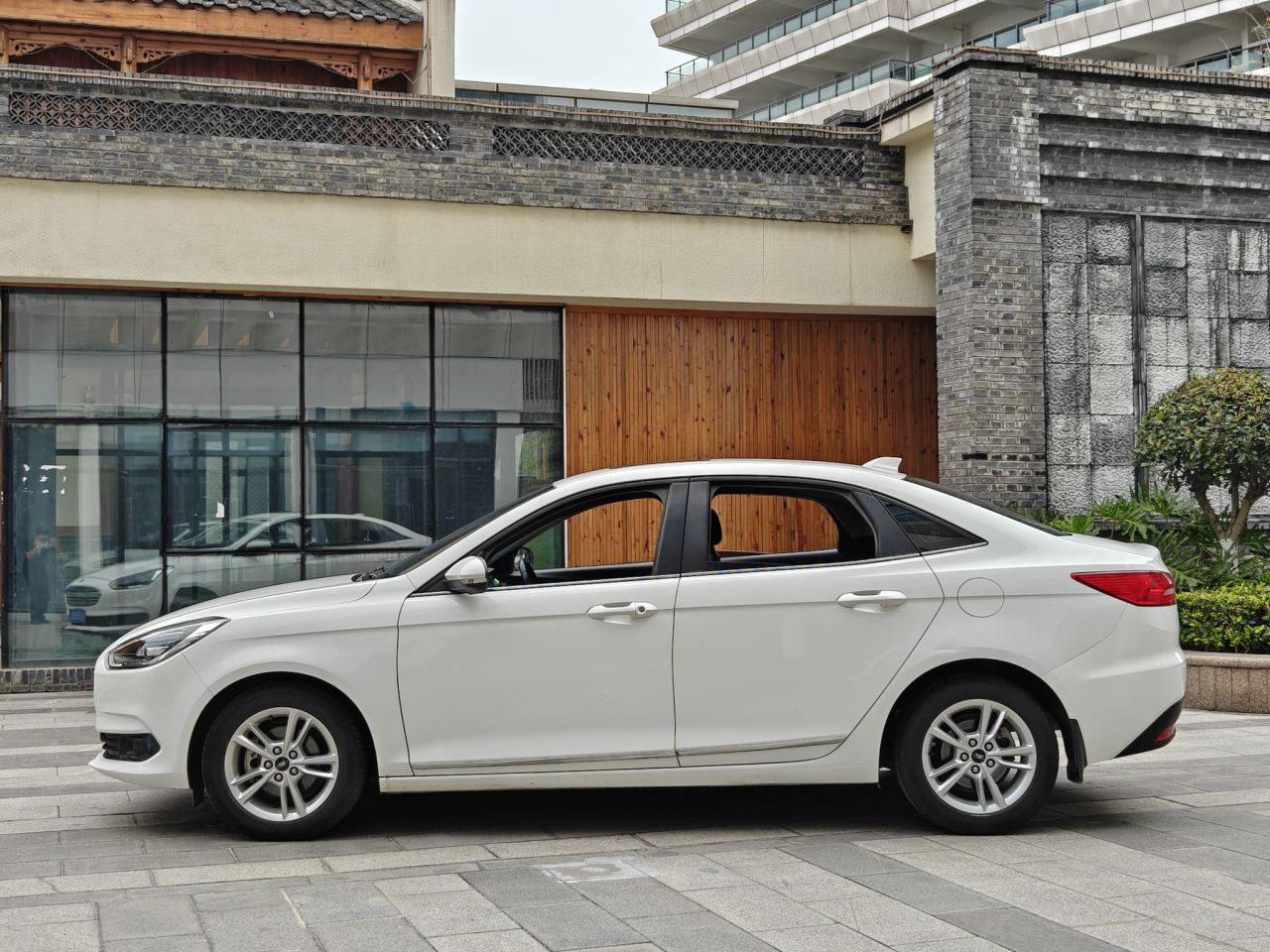 Escort 2019 Facelift 1.5L AT China VI photo 4