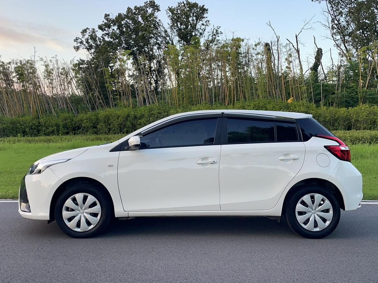 YARiS L 2022 1.5L CVT Leading PLUS photo 4