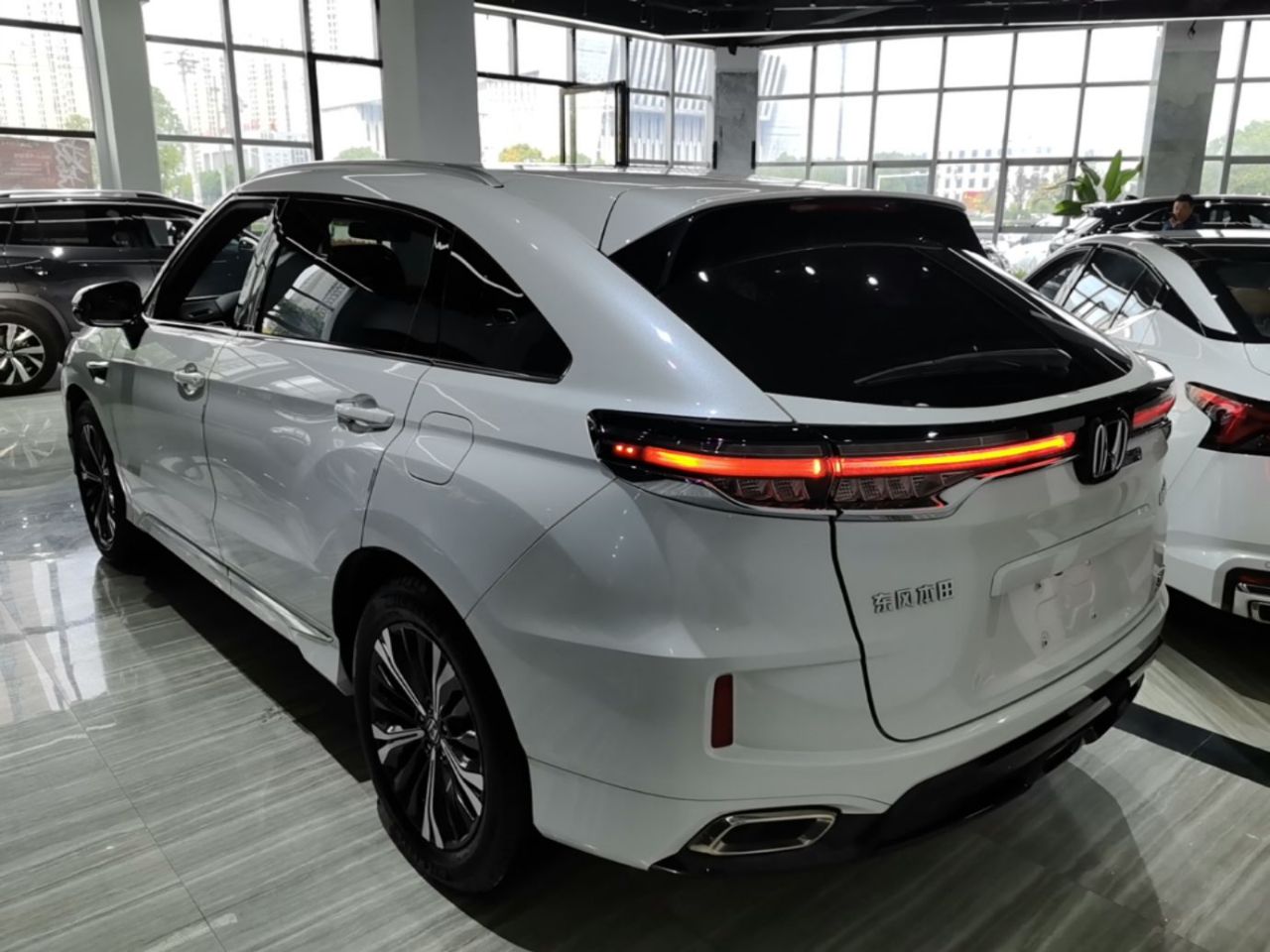 UR-V 2020 370TURBO RWD photo 4