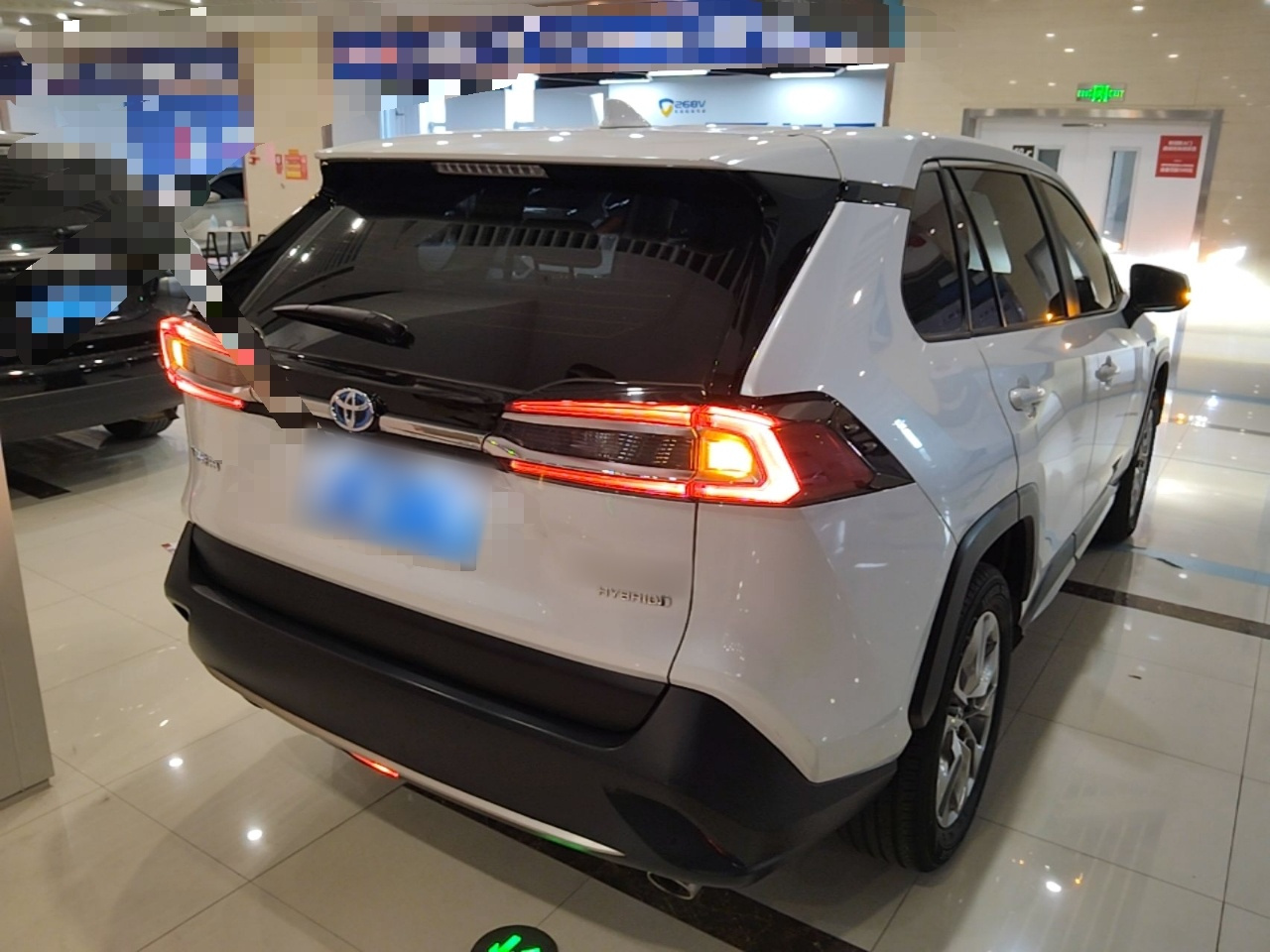 Toyota 丰田 2022款 双擎 2.5L E-CVT两驱豪华PLUS版 photo 4