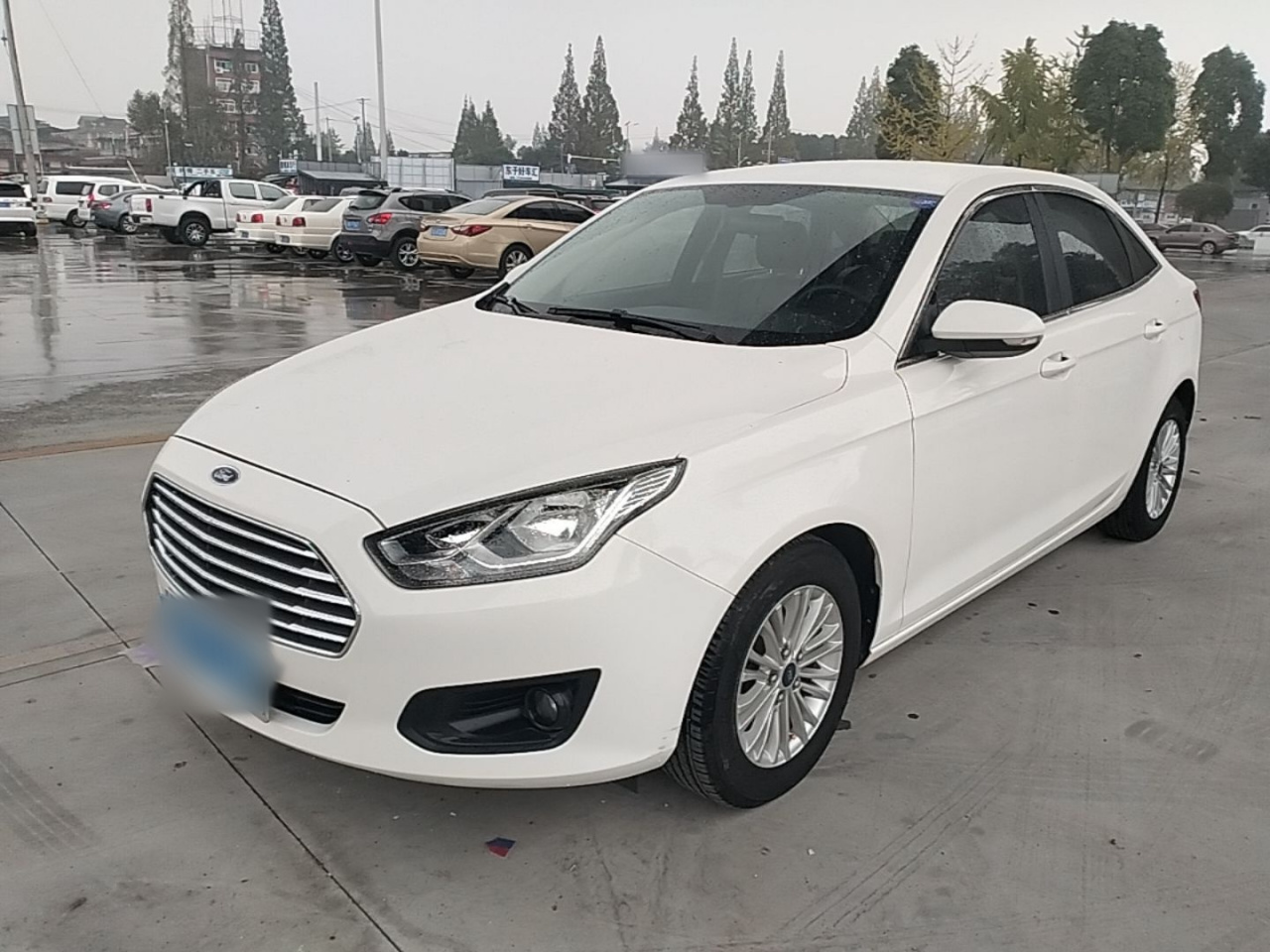 Escort 2017 1.5L MT Comfort