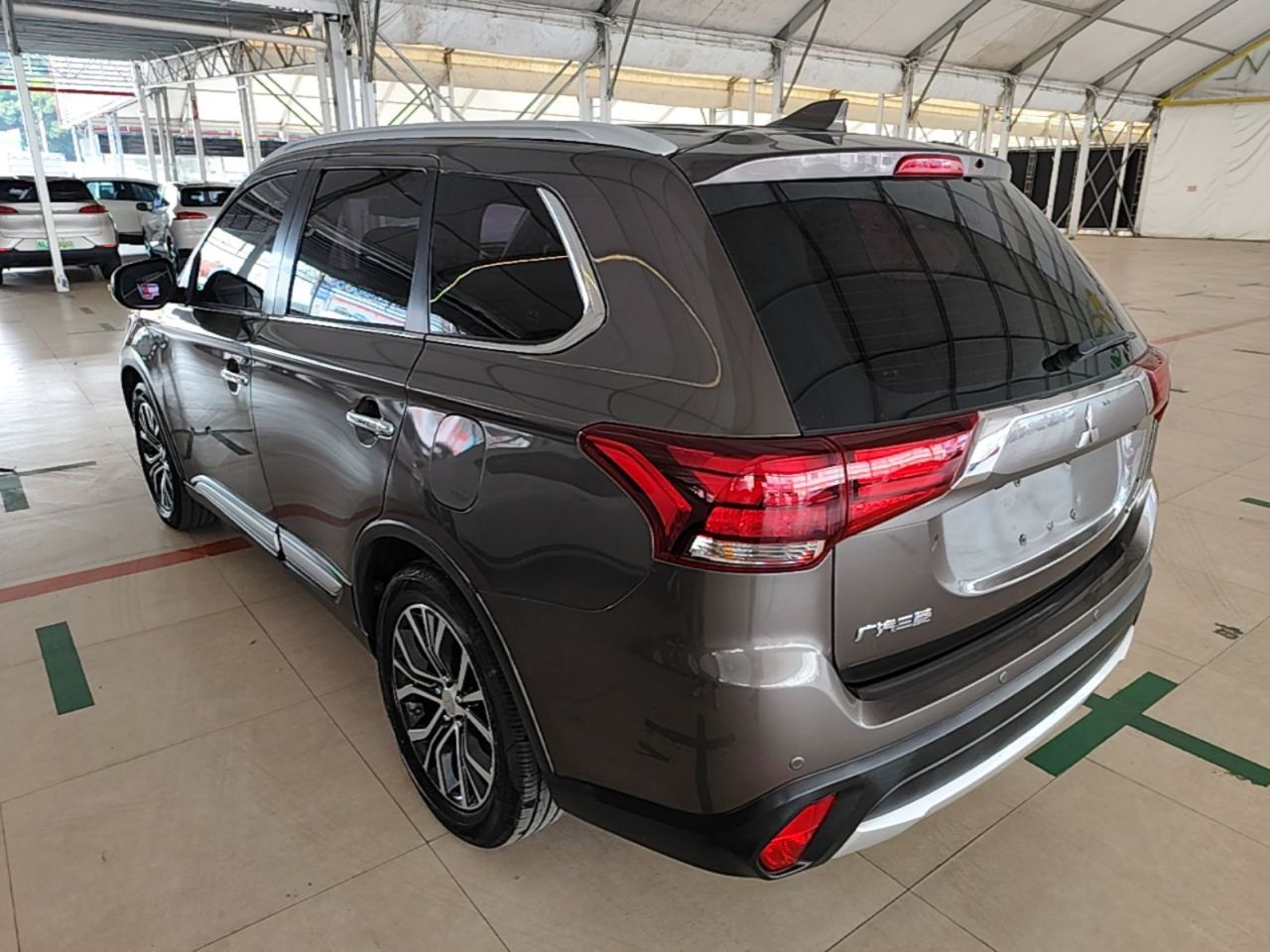 Outlander 2018 2.4L AWD Luxury 7-Seater photo 4