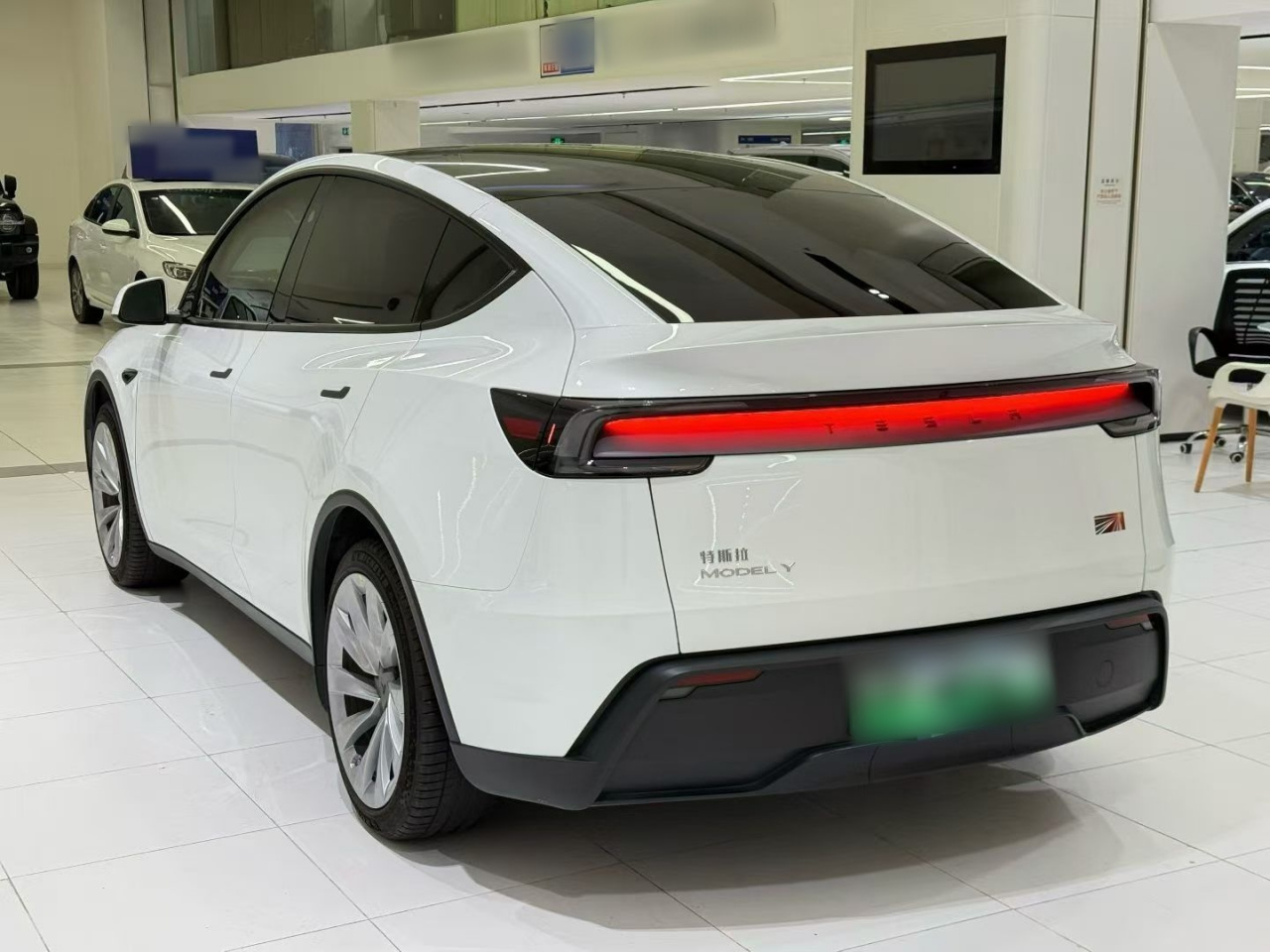 Model Y 2025 RWD photo 3
