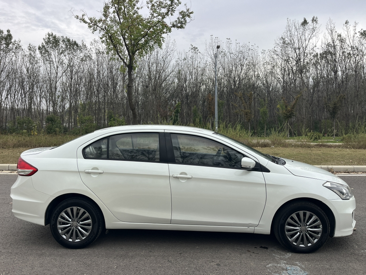 2015 1.6L AT photo 2