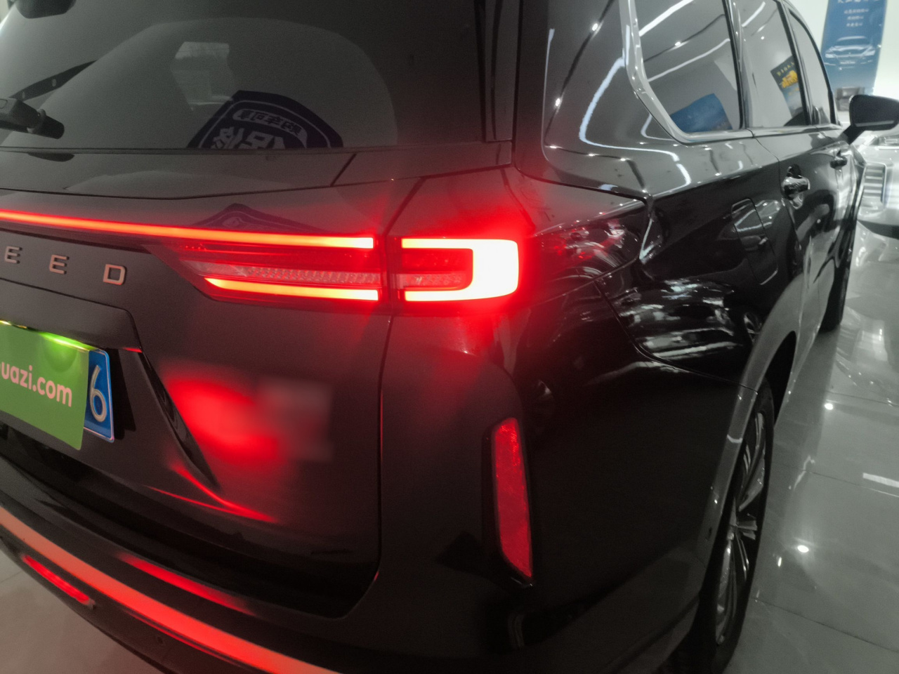 2023 400T AWD 6-Seater photo 3