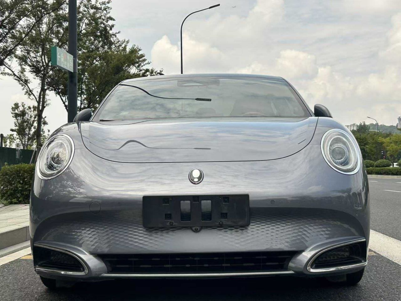 2022 555km Premium photo 2