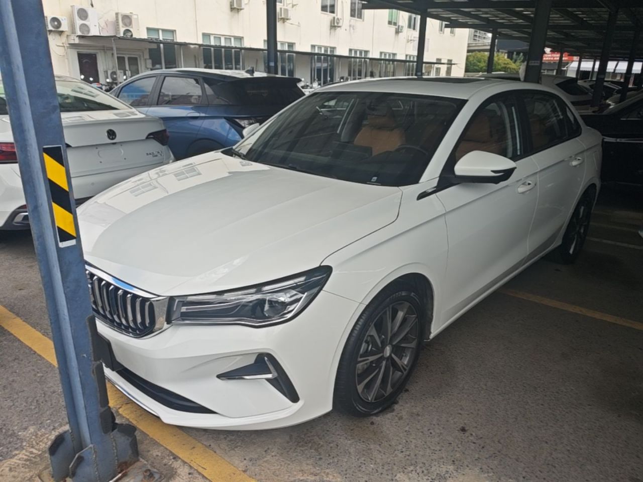 Emgrand 2025 4 1.5L CVT Flagship