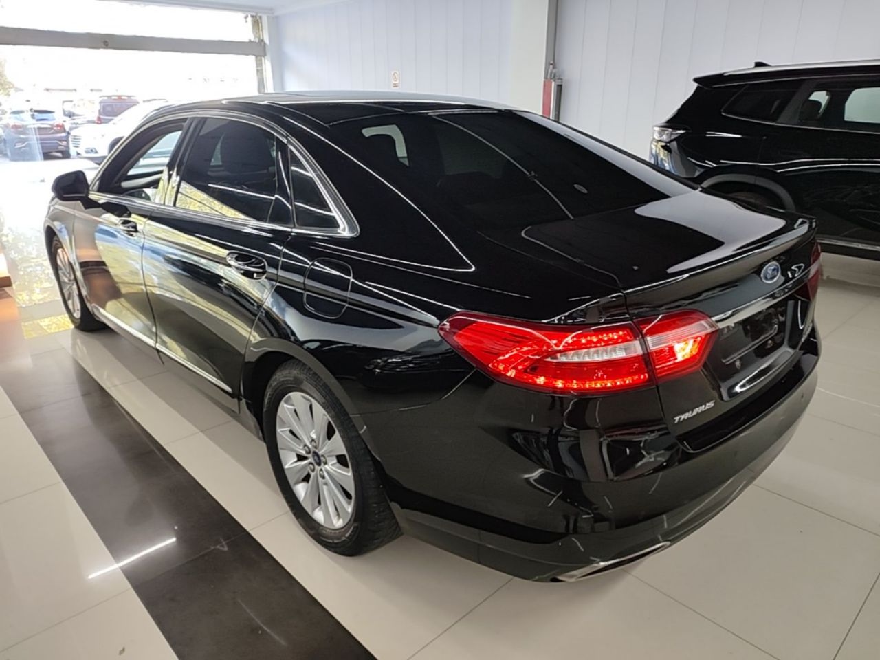 Taurus 2016 EcoBoost 180 Luxury photo 4