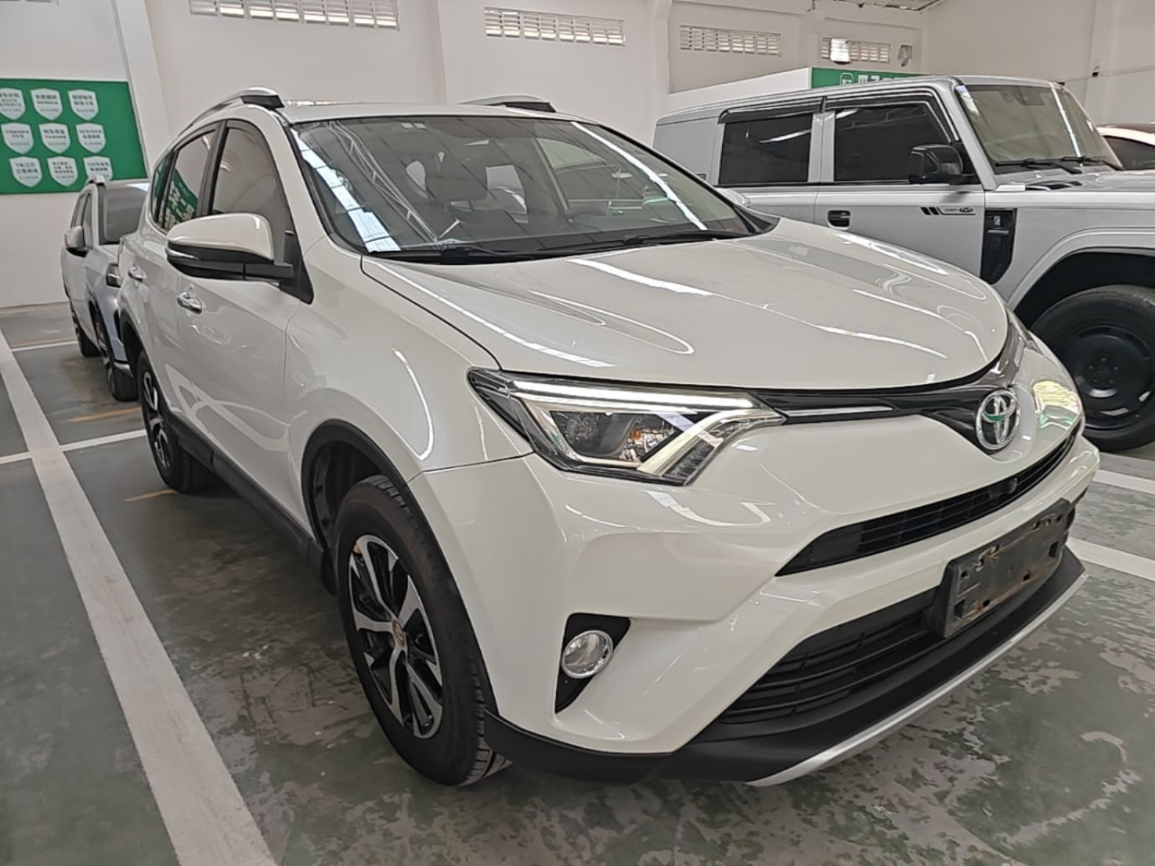 RAV4 2016 2.0L CVT RWD China V photo 3