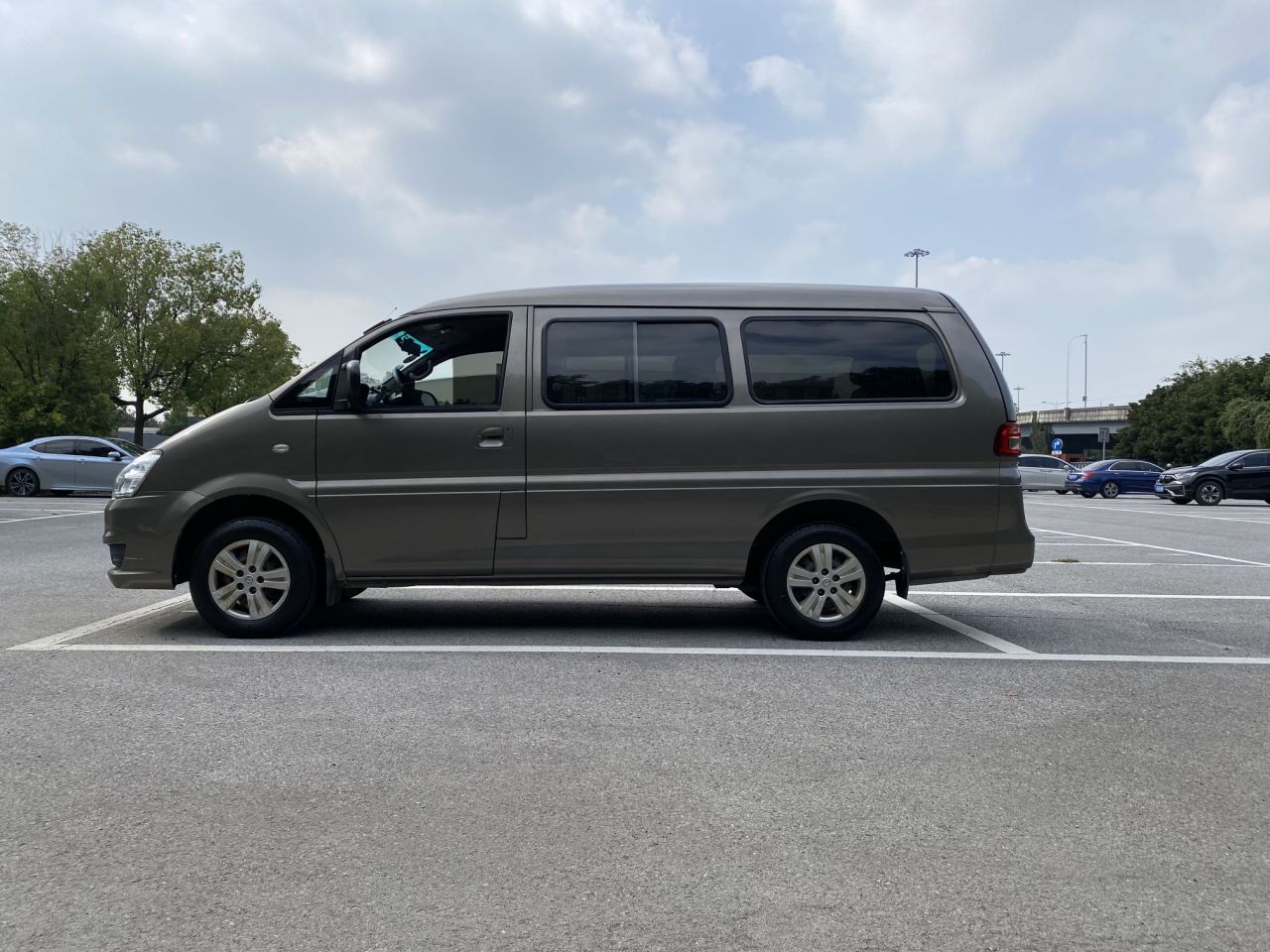 Lingzhi 2017 Facelift M3L 1.6L 7-Seater Standard photo 4