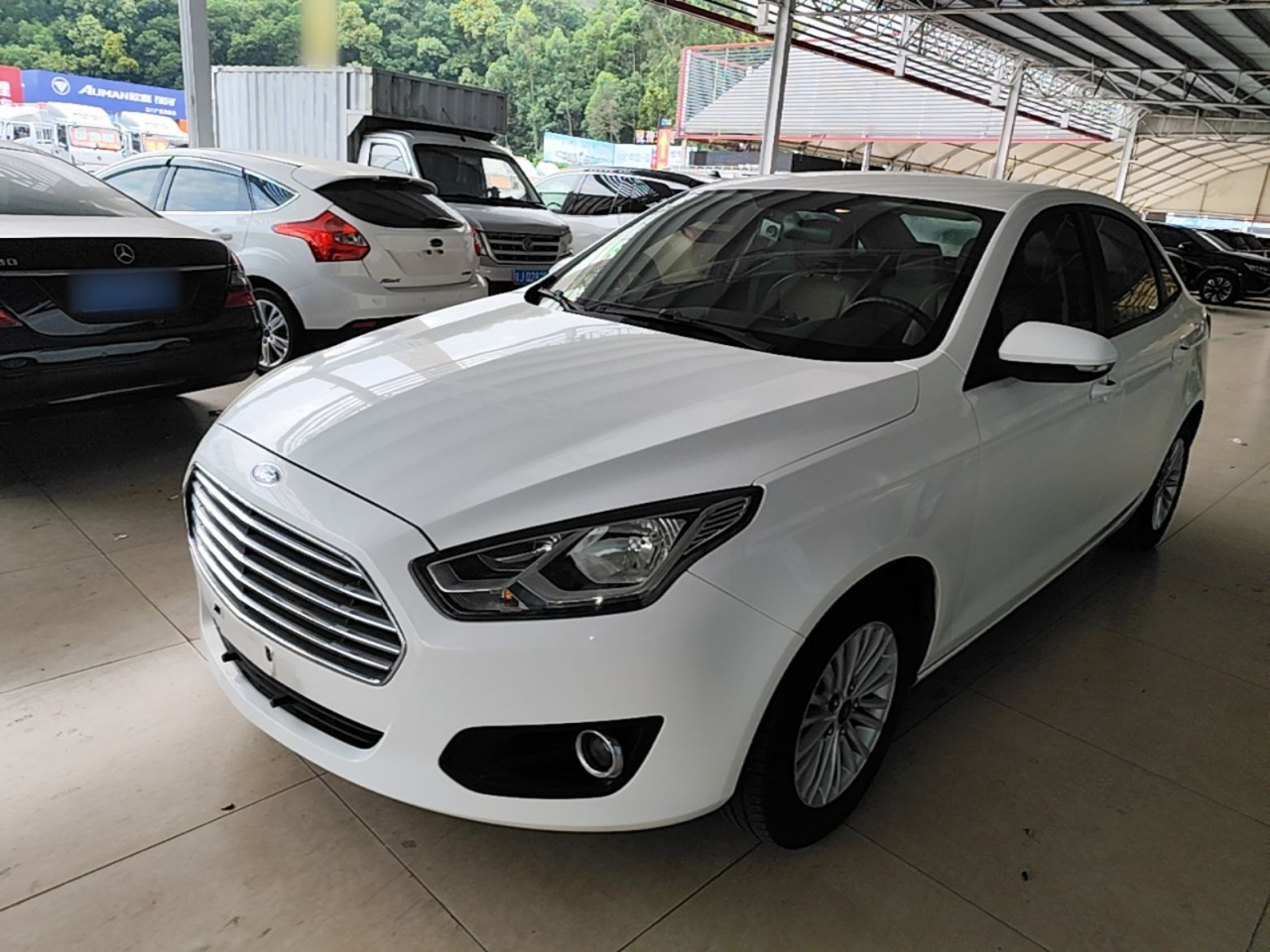 Escort 2015 1.5L AT Comfort