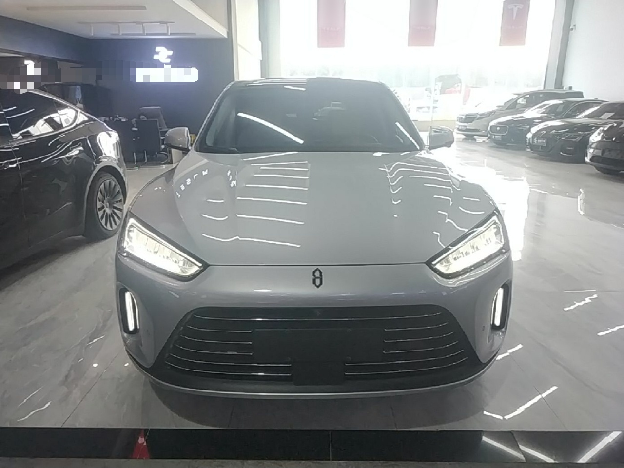 HIMA AITO M5 2022 EREV AWD Performance photo 2