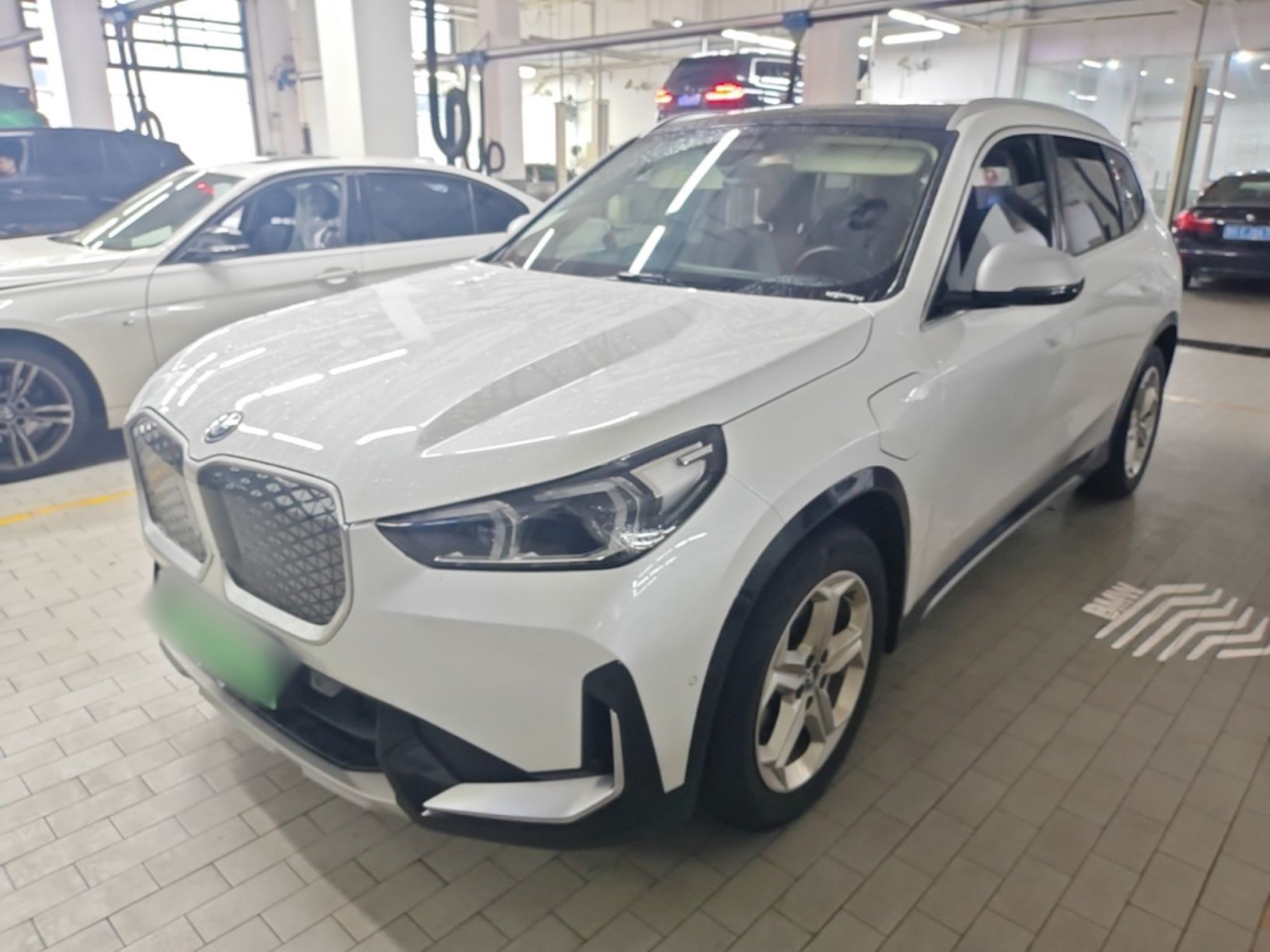 iX1 2023 eDrive25L X Design Package