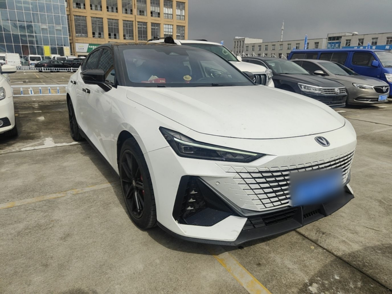 UNI-V 2023 1.5T Premium photo 3