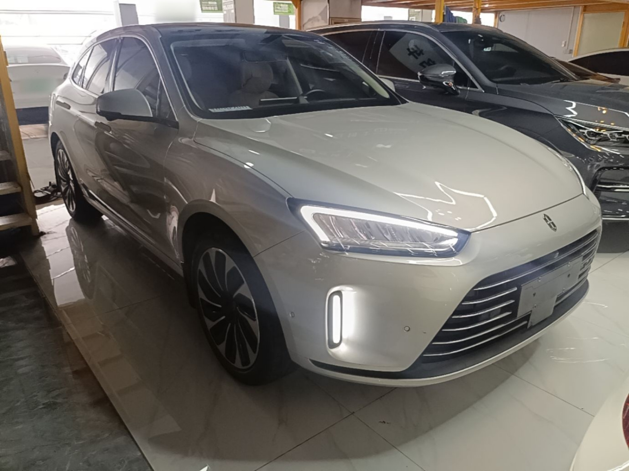 HIMA AITO M5 2022 EREV AWD photo 3