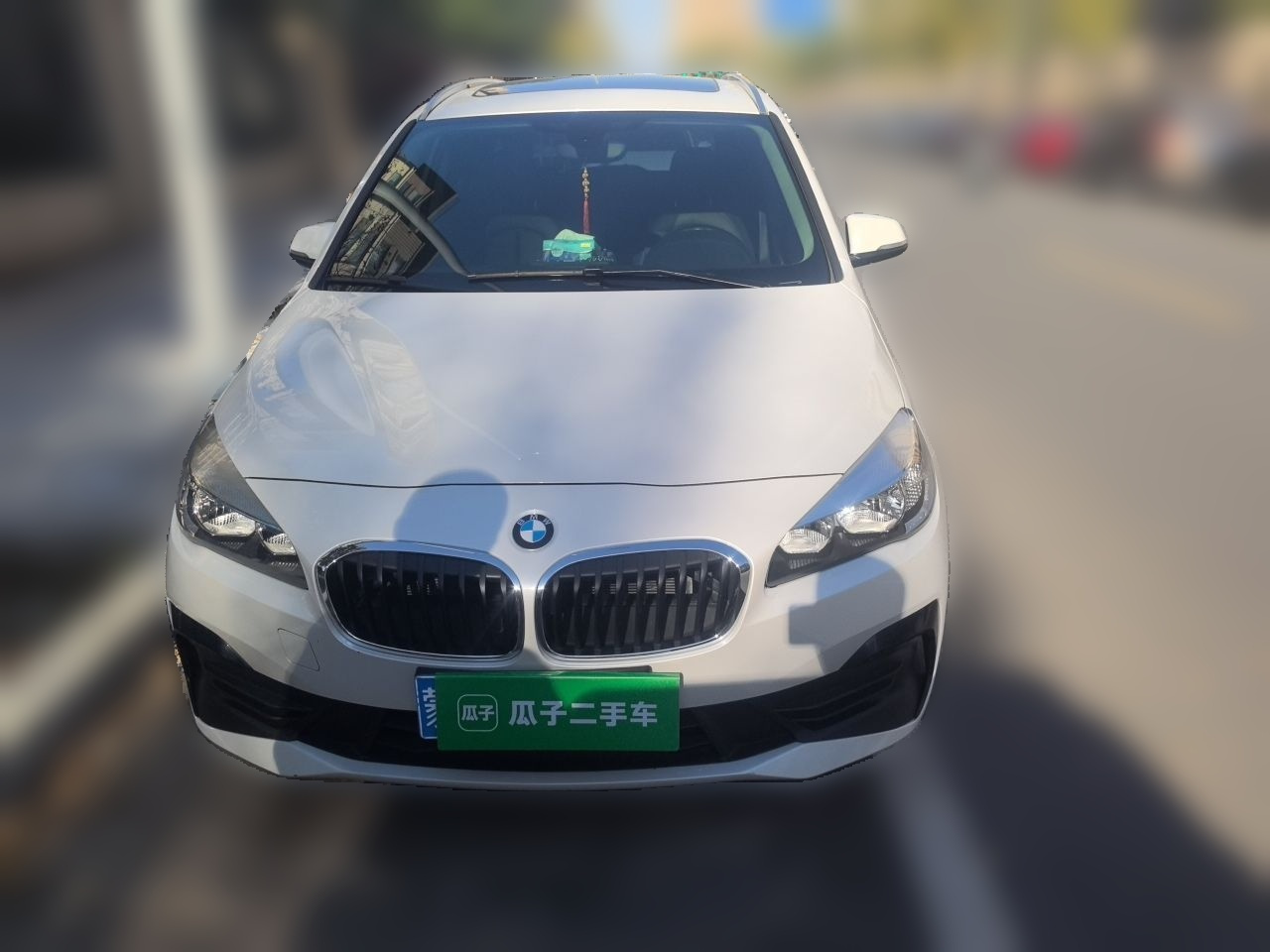 2 Series Wagon 2019 220i Leading photo 2