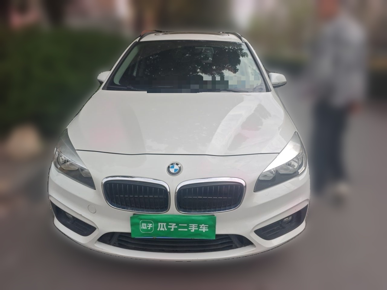 2 Series Wagon 2015 218i Leading photo 2