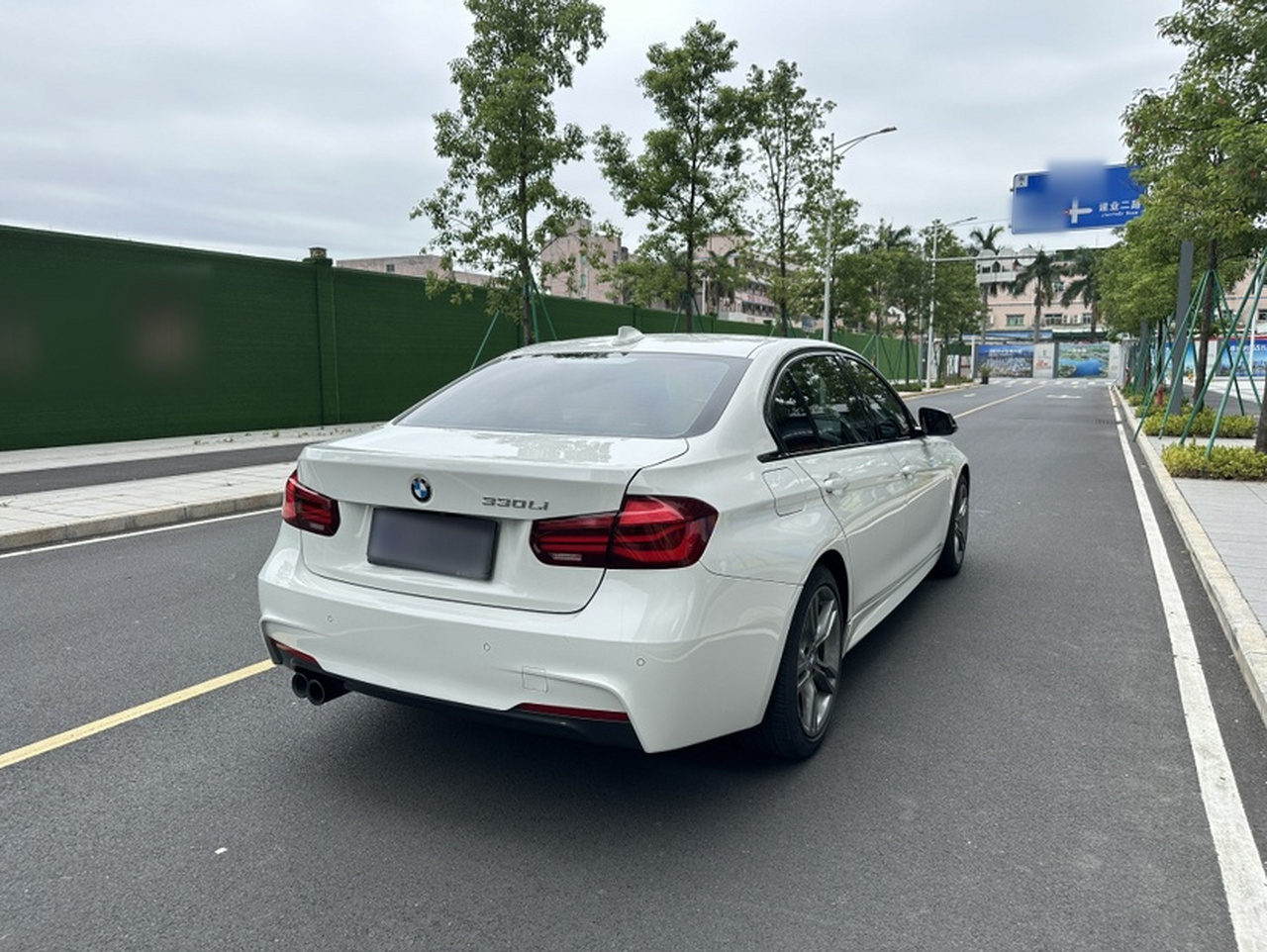 3 Series 2018 330Li M Sport photo 4